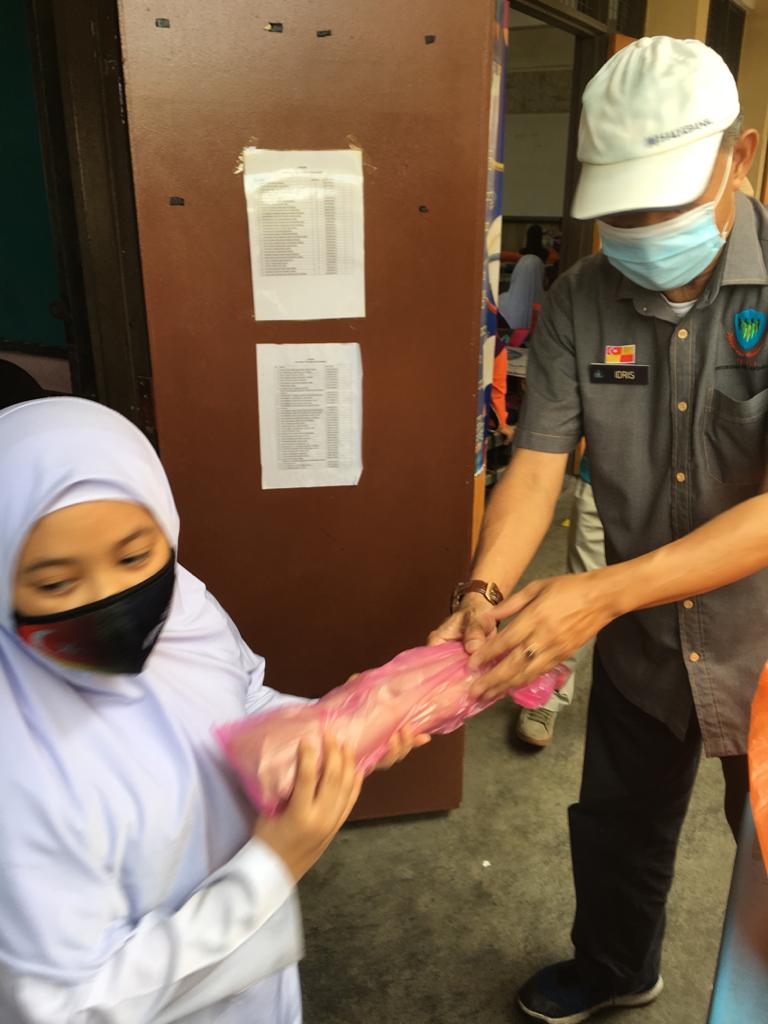 Program Roti John & Karipap Petang Jumaat